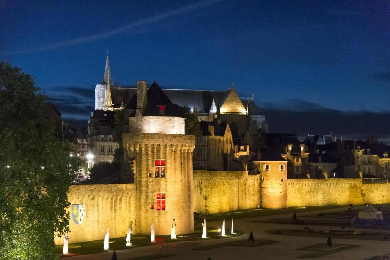 Charmant Appartement En Residence Calme Au Centre De Vannes Proche Gare 0*,  França